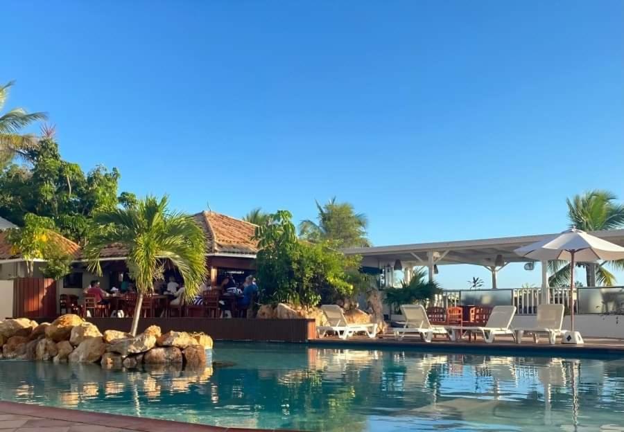 Sapphire Beach Club Resort Cupecoy  외부 사진